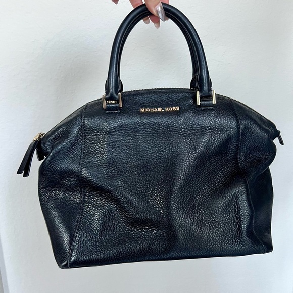 Michael Kors Handbags - Michael Kors Ciara Large Pebble Leather Satchel Crossbody 🖤✨